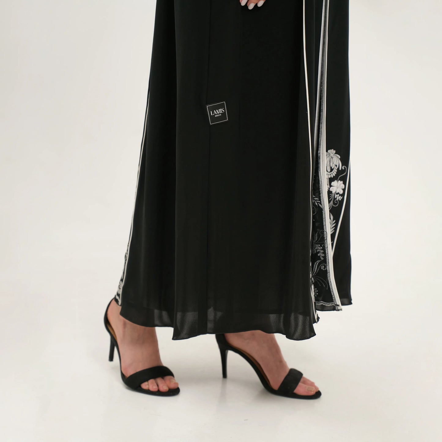 Zareen Abaya Lamis