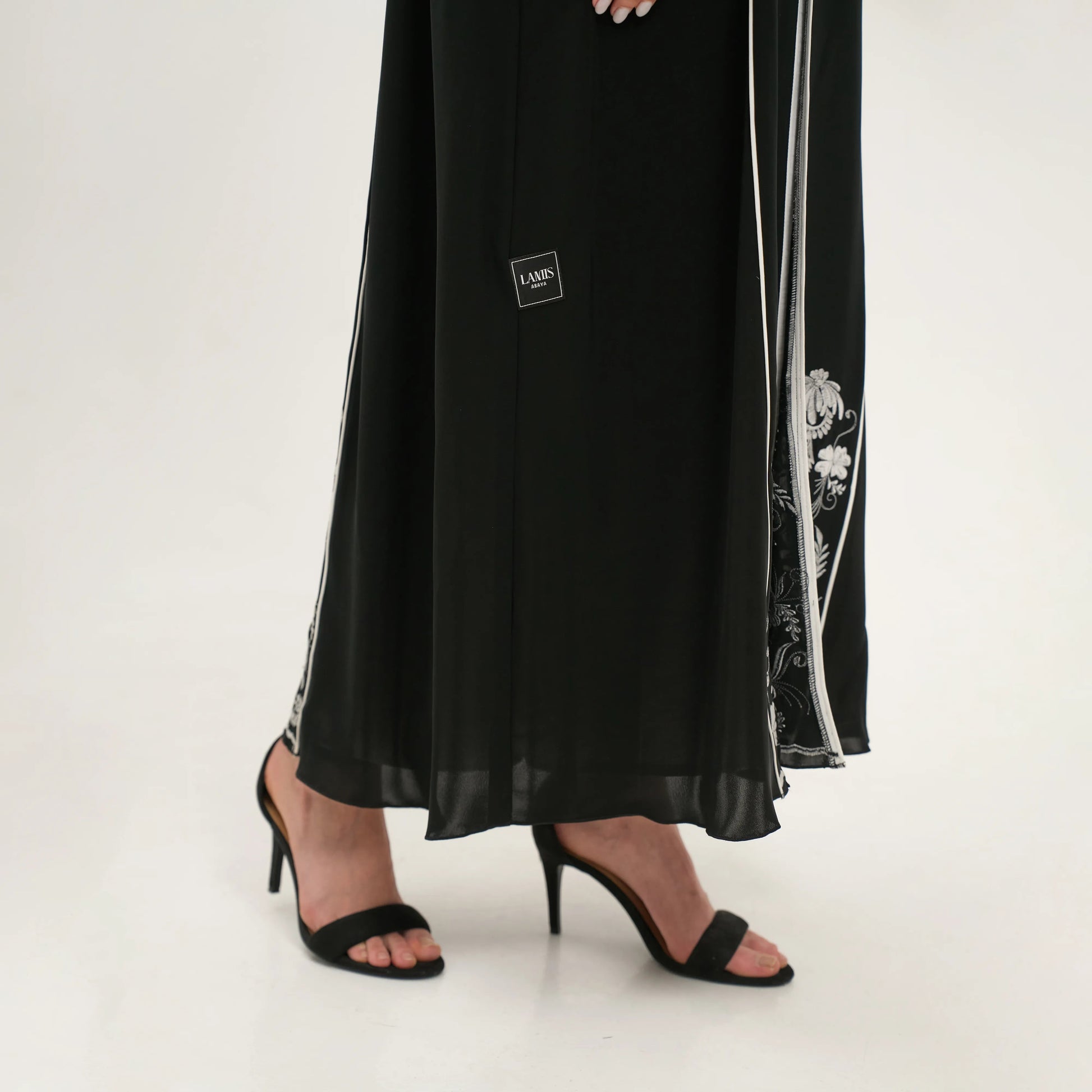 Zareen Abaya Lamis